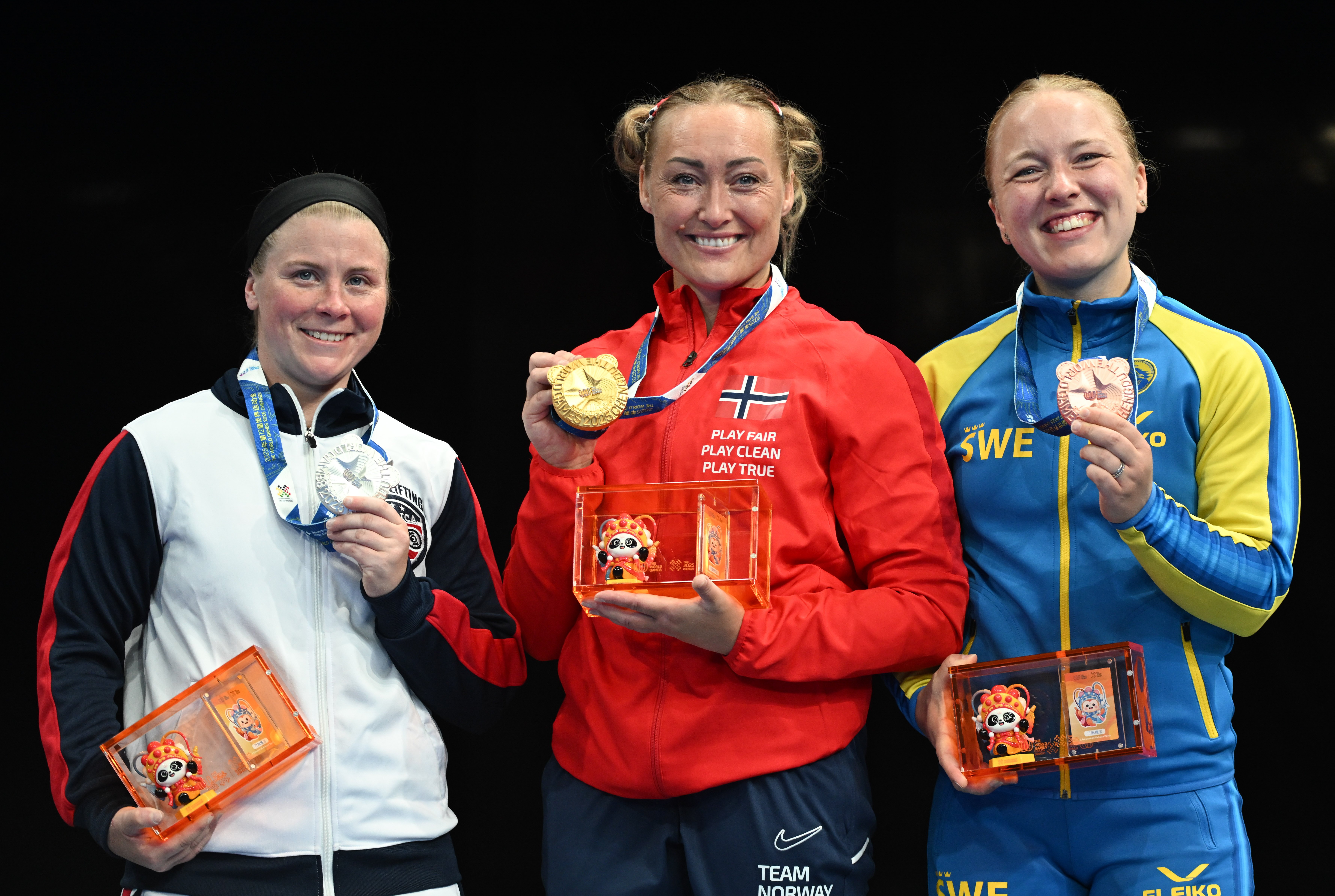 挪威女足队员获得最佳射手称号! 挪威女足队员获得最佳射手称号!