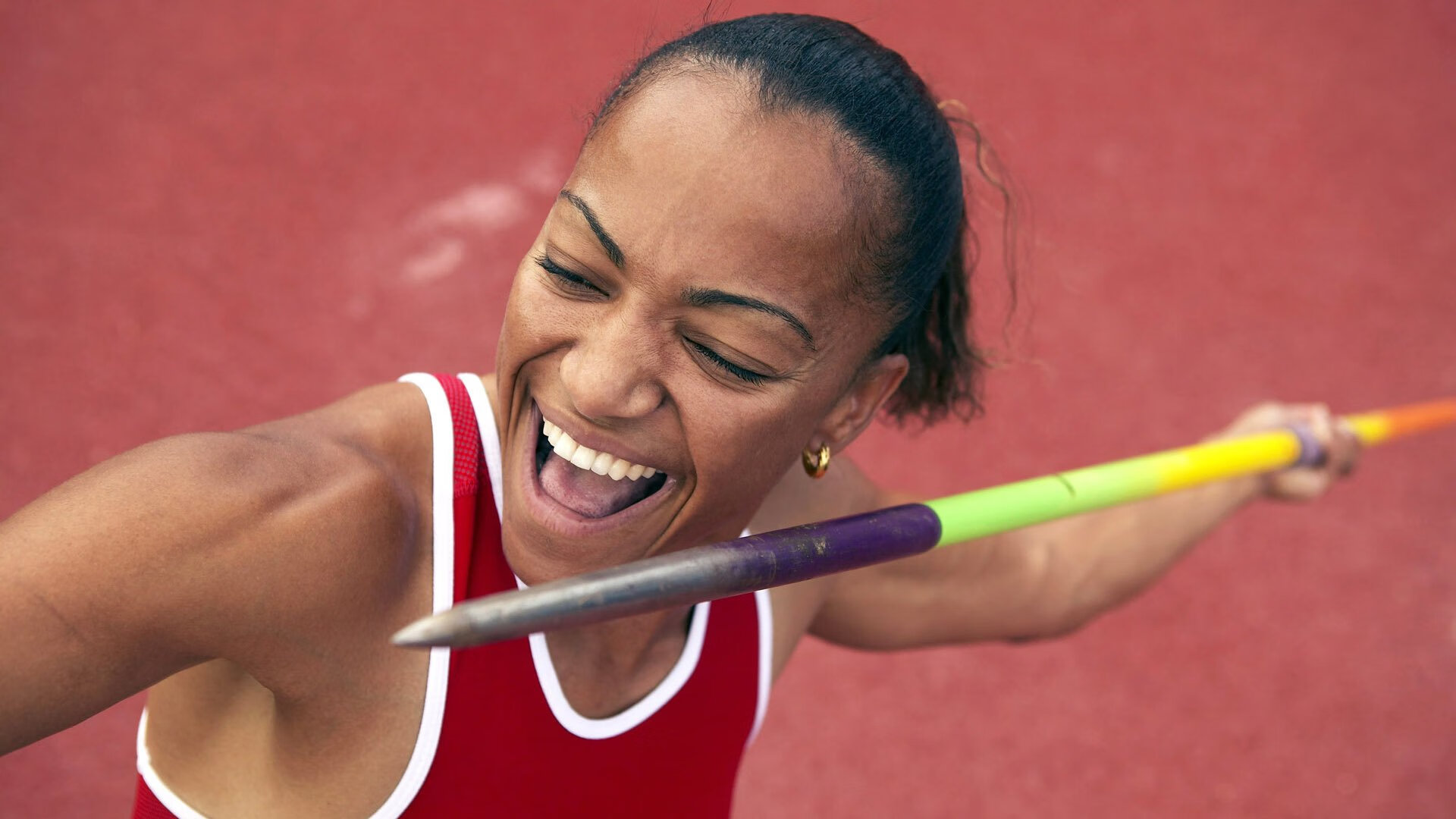 跨越东西的篮球叙事，雄鹿斩落北京队与范弗利特的世界杯接管