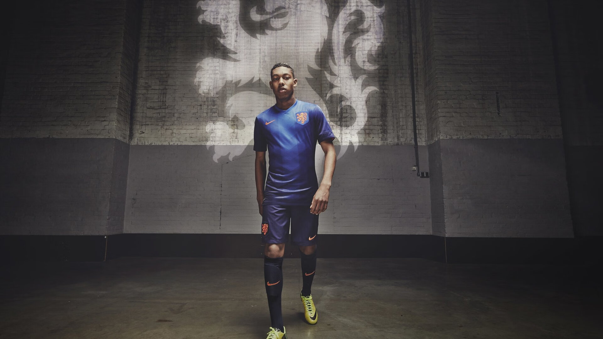 意甲焦点战之夜，斯通斯关键节点连续得分，改写争冠格局