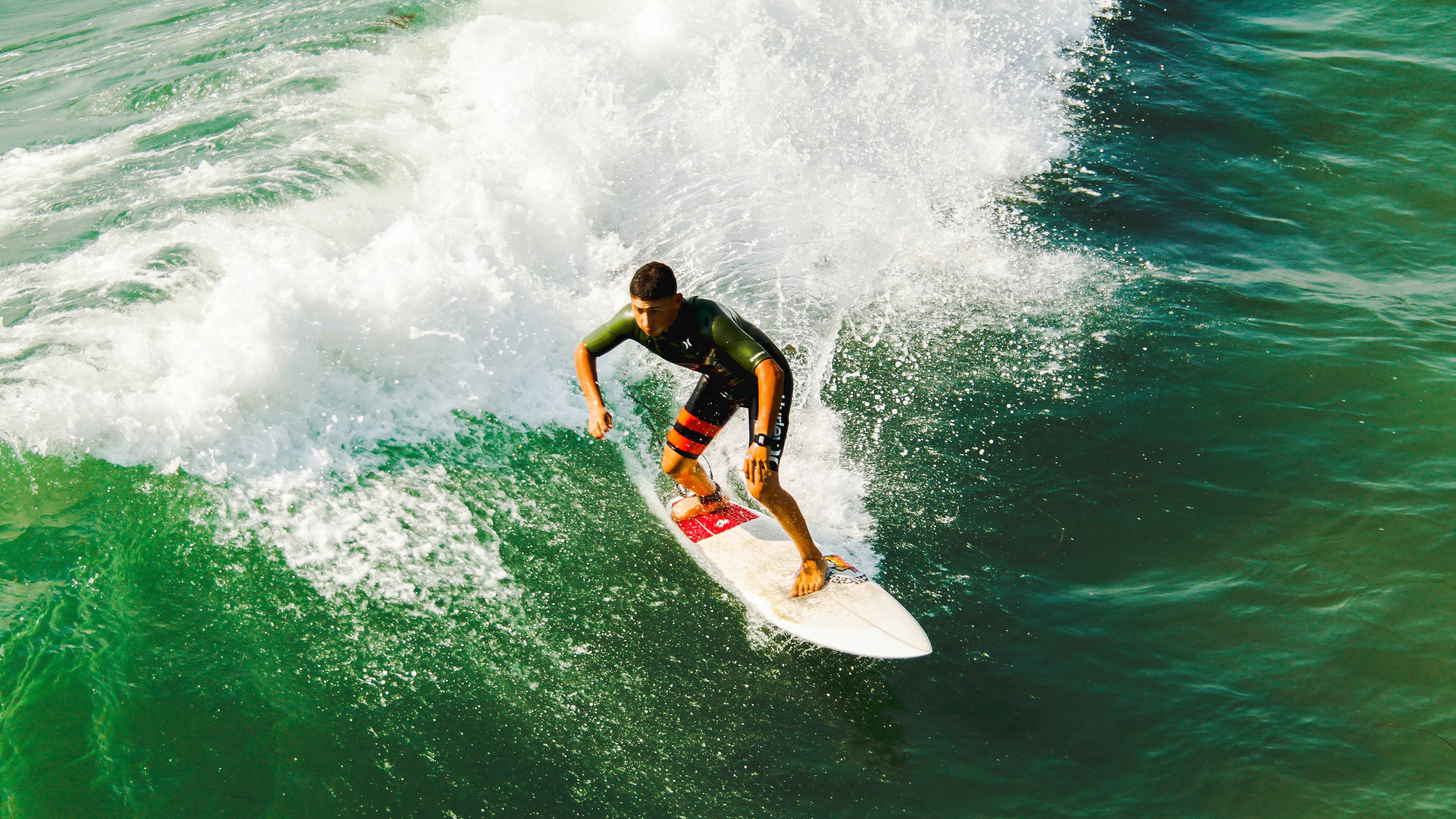 跨界之夜，当NBA季后赛的聚光灯下，哈兰德如何以足球之魂统治攻防两端