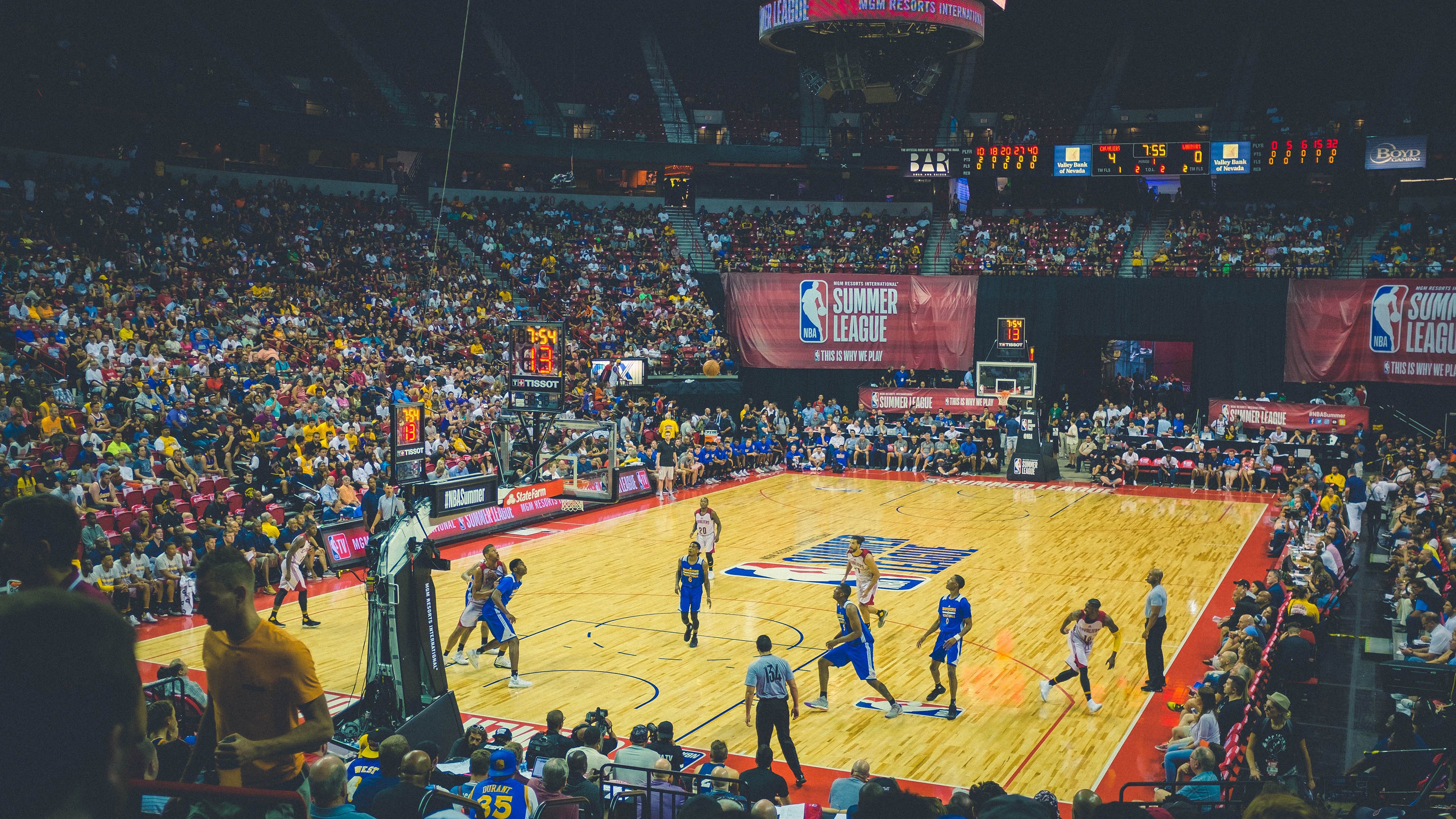 魔术完胜广州队，易建联扛起全队，一场传奇的胜利